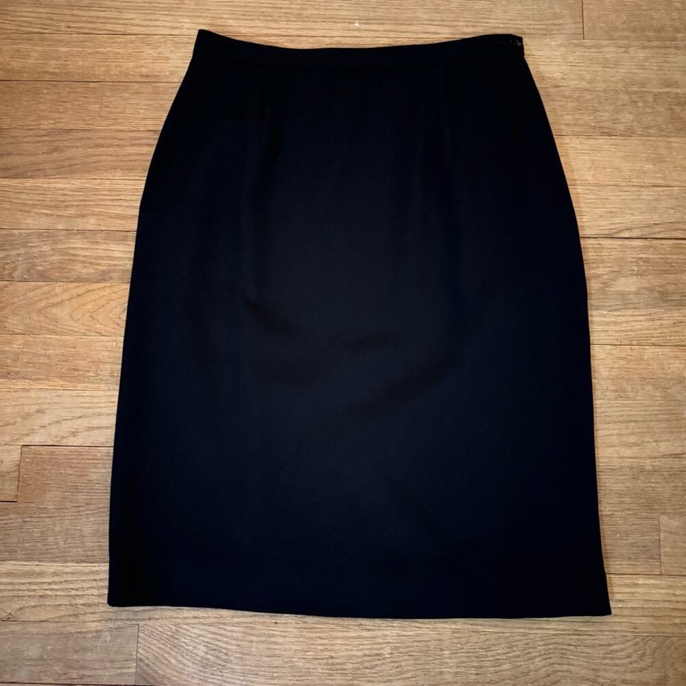 Jones New York black knee length pencil skirt size 8
 b38